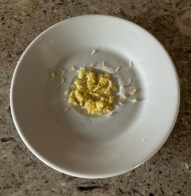 scorza di limone grattugiato